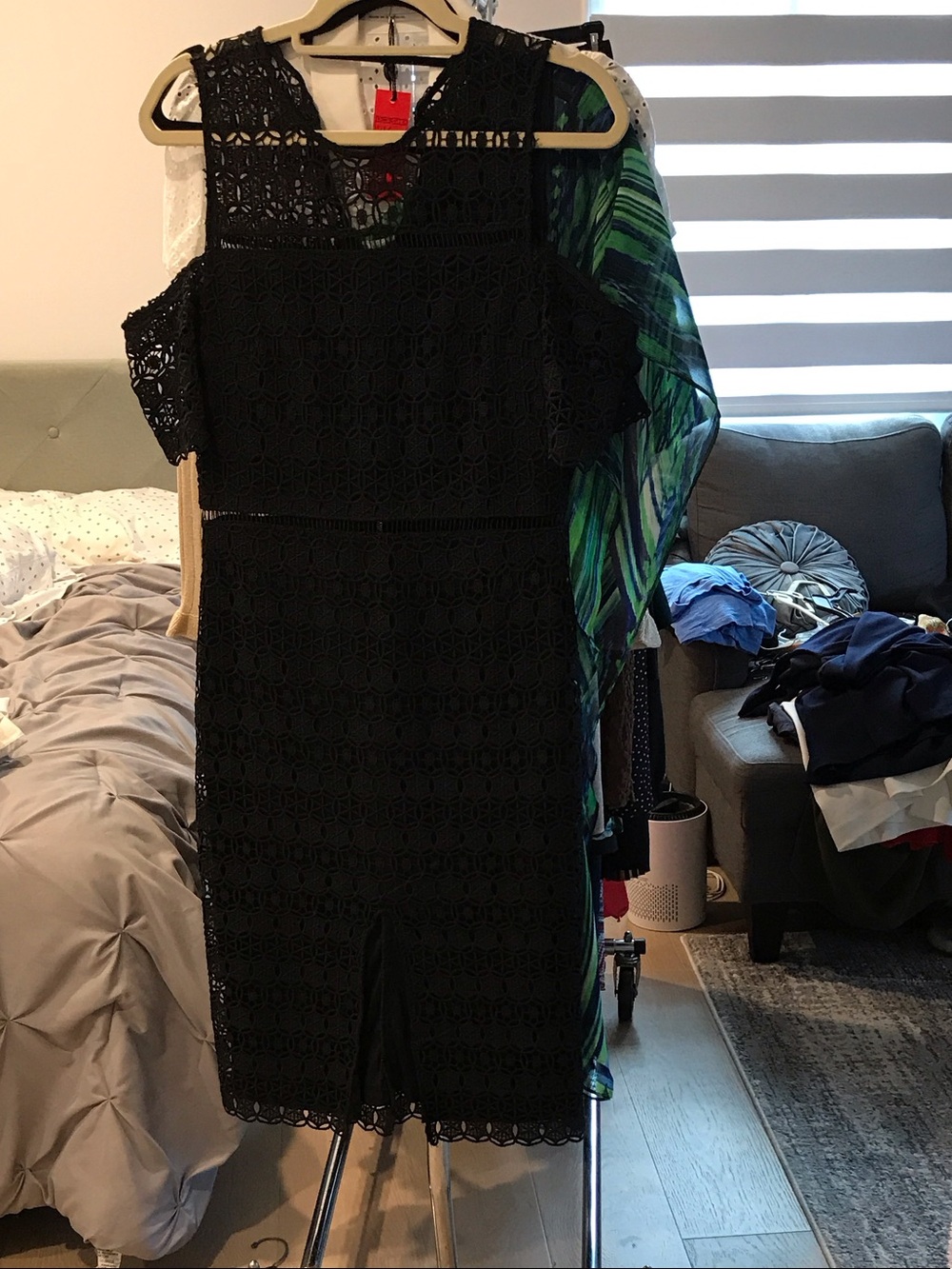 Elegant Black Lace Cold-Shoulder Midi Dress